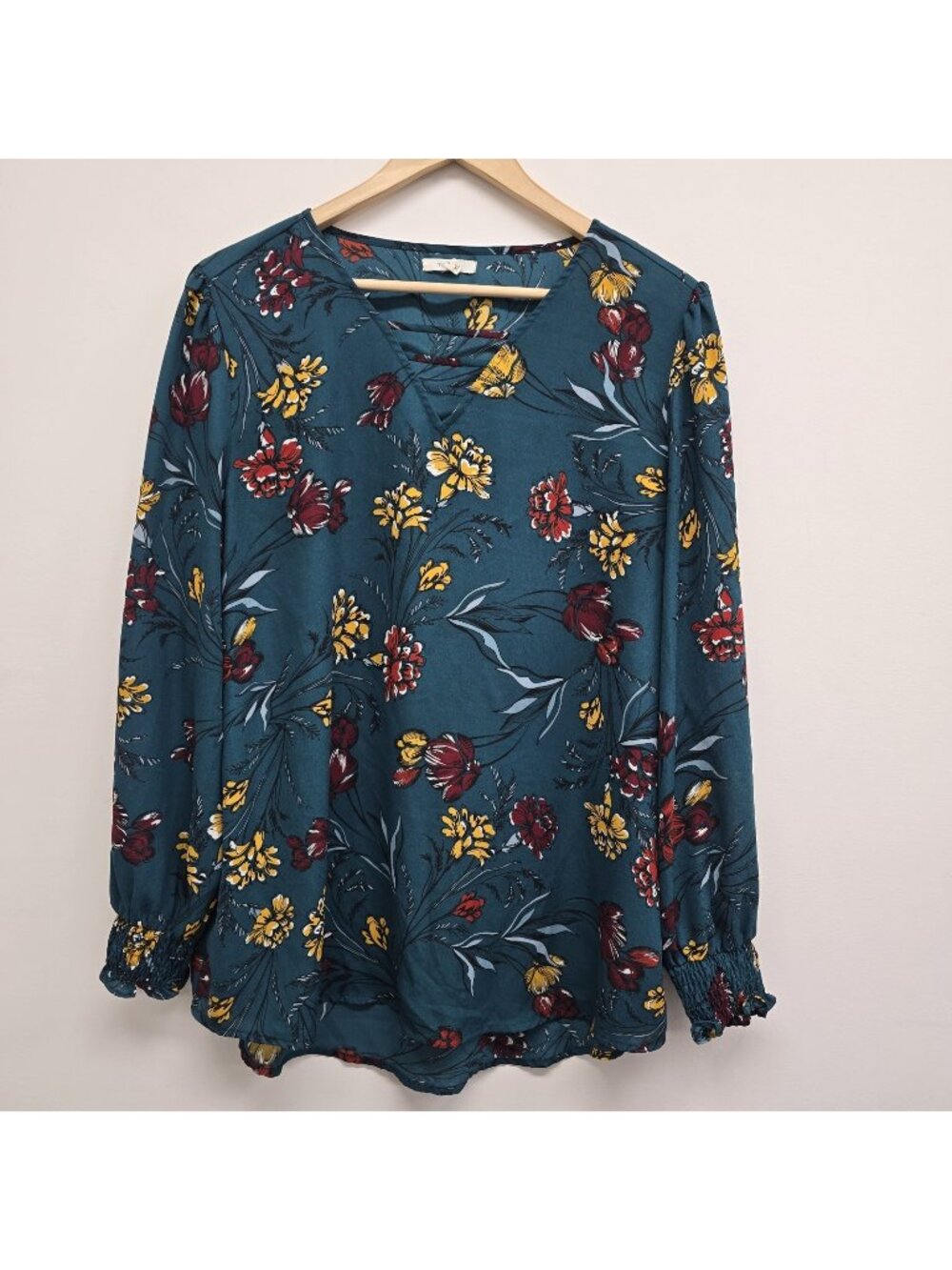 Maurices Floral Printed Blouse Top Size XL Lattice Neck Smocked Sleeve Cuffs